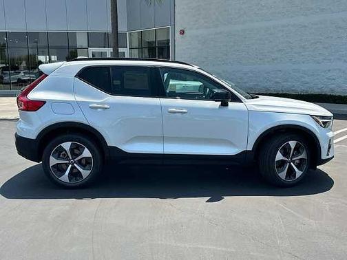 2026 Volvo XC40 Plus