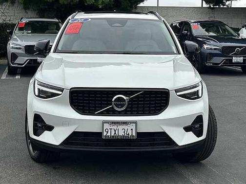 Crystal White 2026 Volvo XC40 Plus