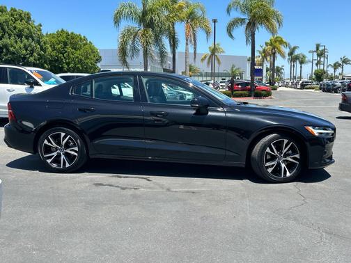 2025 Volvo S60 B5 FWD Core