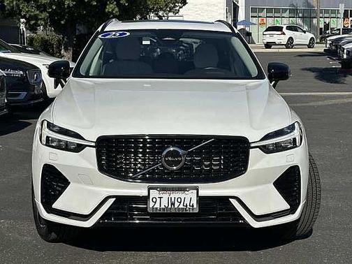 2025 Volvo XC60 Core