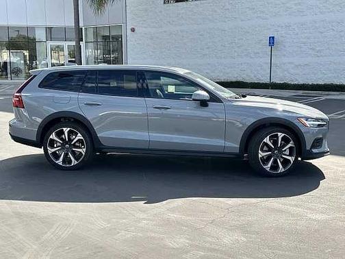 2026 Volvo V60 Cross Country Plus