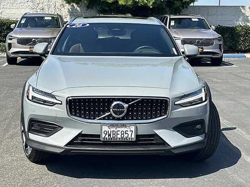 2026 Volvo V60 Cross Country Plus