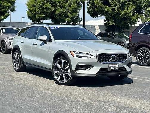 2026 Volvo V60 Cross Country Plus
