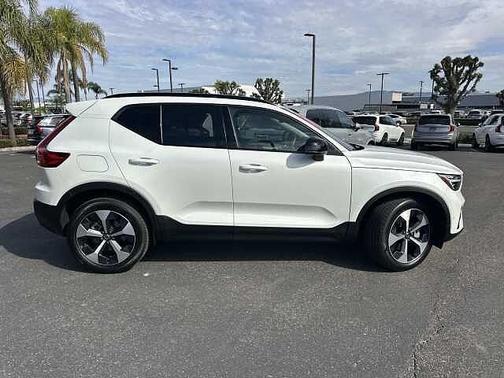 2026 Volvo XC40 Plus