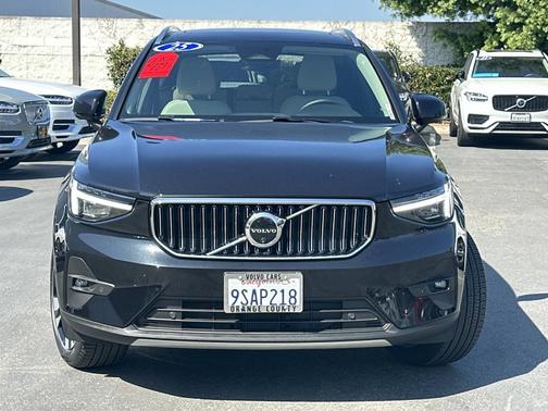 2025 Volvo XC40 B5 AWD Plus Bright Theme