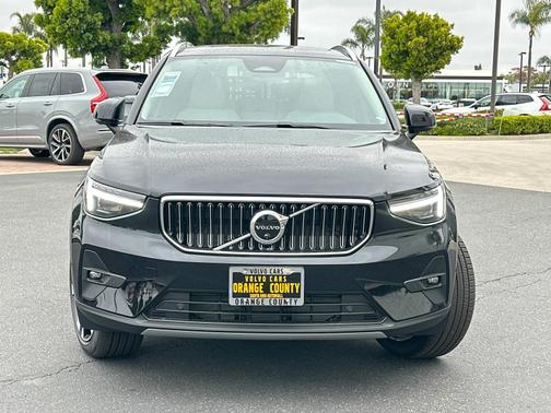 2025 Volvo XC40 B5 Plus Bright Theme