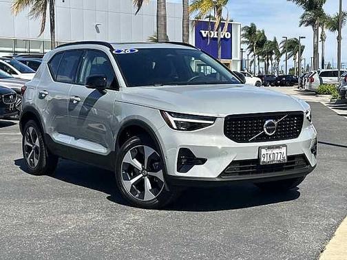 2026 Volvo XC40 Plus