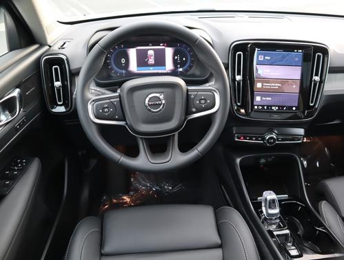 2024 Volvo XC40 B5 AWD Ultimate Bright Theme
