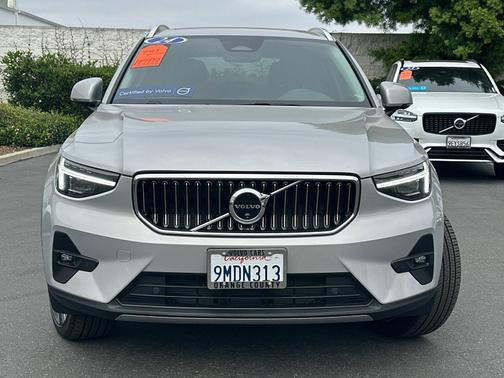 2024 Volvo XC40 B5 AWD Ultimate Bright Theme