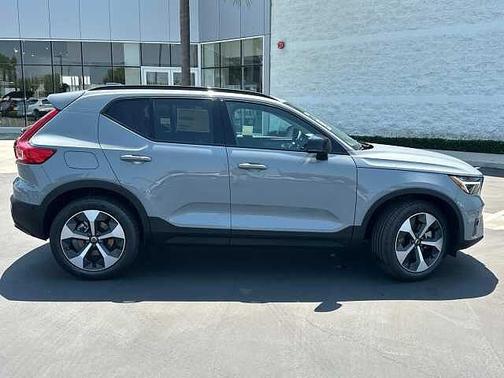 2026 Volvo XC40 Plus