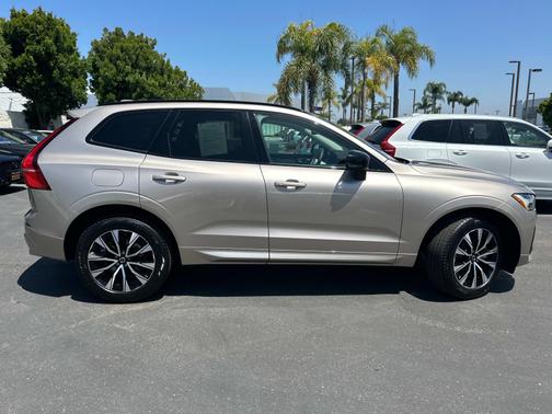 2025 Volvo XC60 B5 AWD Core