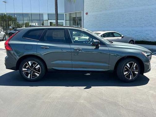 2026 Volvo XC60 Plus