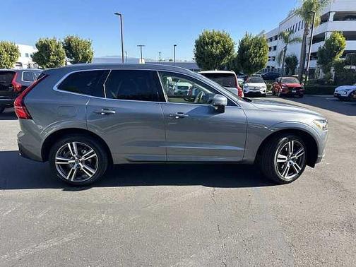 2021 Volvo XC60 T5 AWD Momentum