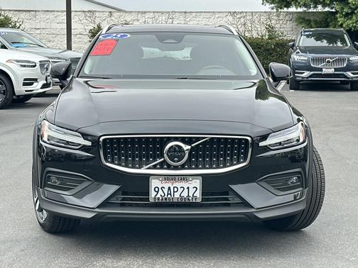 2025 Volvo V60 Cross Country B5 AWD Plus