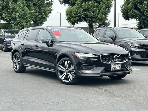 2025 Volvo V60 Cross Country B5 AWD Plus