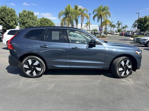2025 Volvo XC60 Plug-In Hybrid T8 AWD Plus