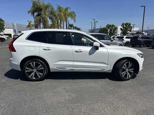 Crystal White 2023 Volvo XC60 Plus