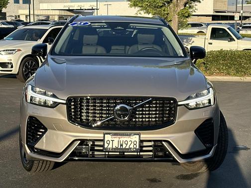 2025 Volvo XC60 Plug-In Hybrid T8 AWD Plus