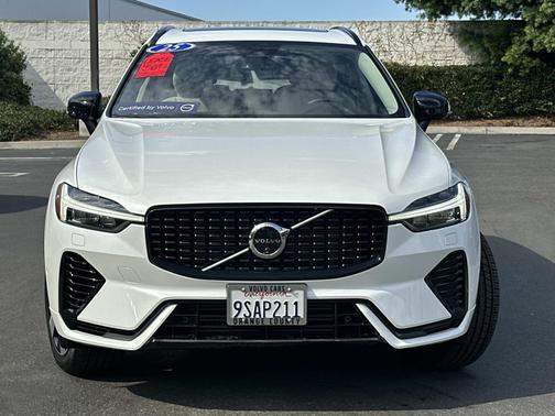2025 Volvo XC60 Plug-In Hybrid T8 AWD Plus