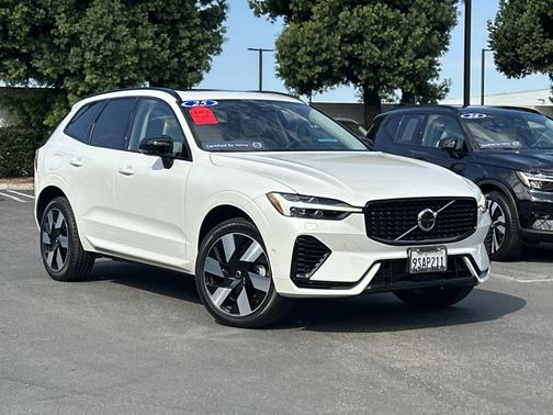 2025 Volvo XC60 Plug-In Hybrid T8 AWD Plus