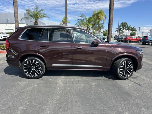 2025 Volvo XC90 2025.5 B5 AWD Plus 6-Seater