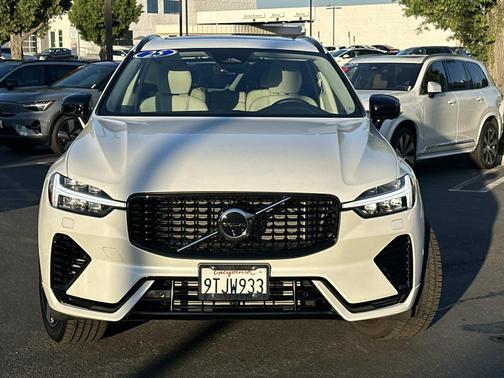 2025 Volvo XC60 Plug-In Hybrid T8 AWD Plus