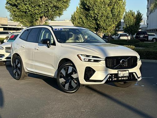 2025 Volvo XC60 Plug-In Hybrid T8 AWD Plus
