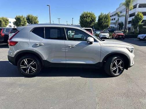 2025 Volvo XC40 Core