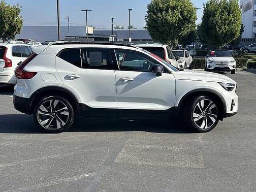 2025 Volvo XC40 Plus