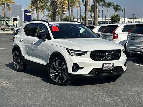 2025 Volvo XC40 Plus