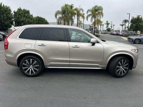 2025 Volvo XC90 B5 AWD Core 7-Seater