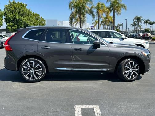 2022 Volvo XC60 Recharge Plug-In Hybrid T8 eAWD PHEV Inscription Expression