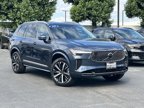 2025 Volvo XC90 2025.5 B5 AWD Core 7-Seater