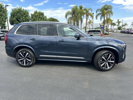 2025 Volvo XC90 2025.5 B5 AWD Core 7-Seater