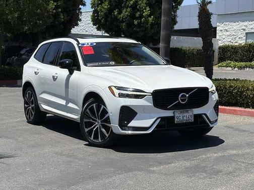 Crystal White 2023 Volvo XC60 Plus