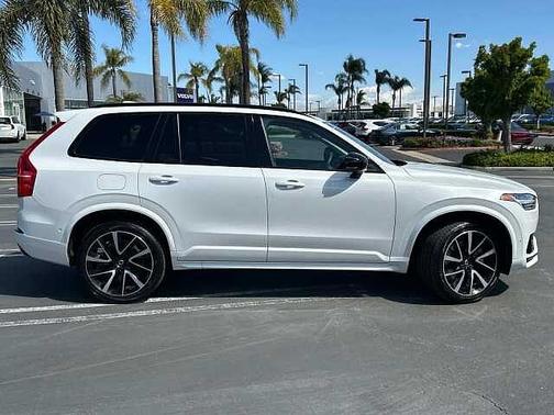 2023 Volvo XC90 Plus