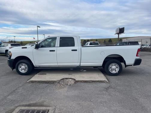 2023 RAM 2500 Tradesman Crew Cab 4x2 8' Box