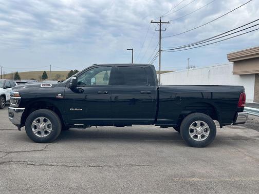 Diamond Black Crystal Pearlcoat 2026 RAM 2500 Big Horn