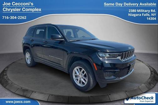 Diamond Black Crystal Pearlcoat 2024 Jeep Grand Cherokee Laredo