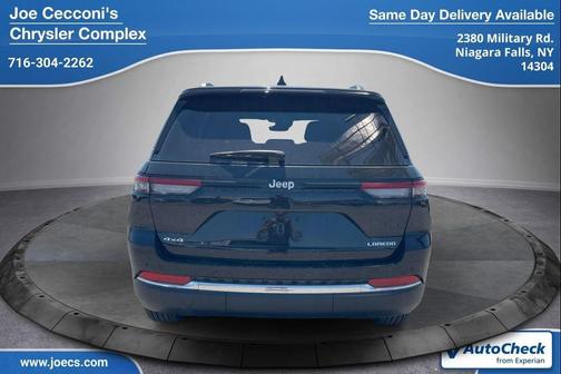 Diamond Black Crystal Pearlcoat 2024 Jeep Grand Cherokee Laredo