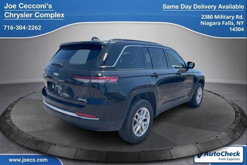 Diamond Black Crystal Pearlcoat 2024 Jeep Grand Cherokee Laredo