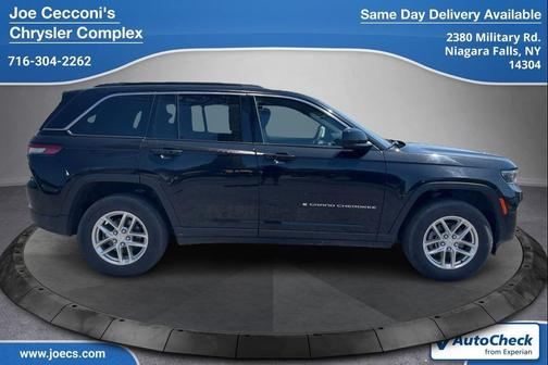 Diamond Black Crystal Pearlcoat 2024 Jeep Grand Cherokee Laredo