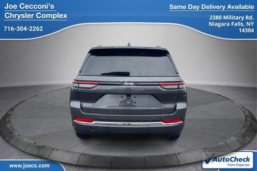 Baltic Gray Metallic Clearcoat 2025 Jeep Grand Cherokee Laredo