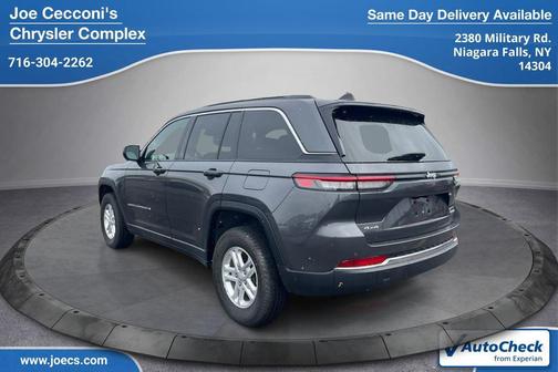 Baltic Gray Metallic Clearcoat 2025 Jeep Grand Cherokee Laredo