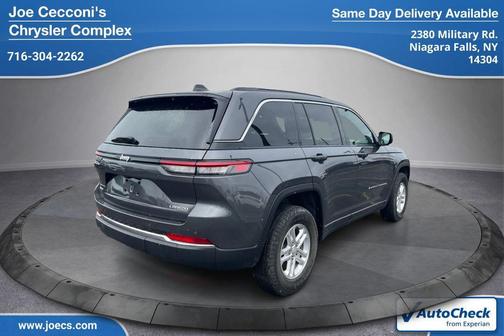 Baltic Gray Metallic Clearcoat 2025 Jeep Grand Cherokee Laredo