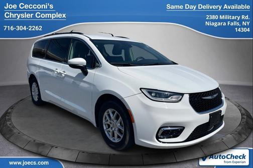 Bright White Clearcoat 2023 Chrysler Pacifica Touring L