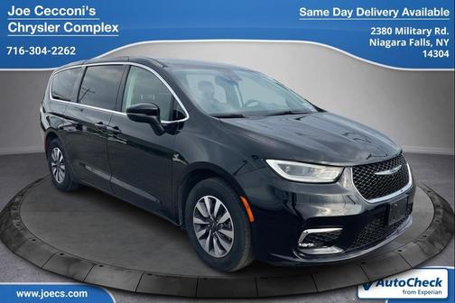 Brilliant Black Crystal Pearlcoat 2023 Chrysler Pacifica Hybrid Touring L
