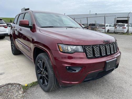 Photo 1 of 13 of 2020 Jeep Grand Cherokee Altitude
