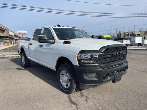 2024 RAM 3500 Tradesman Crew Cab 4x4 6'4' Box
