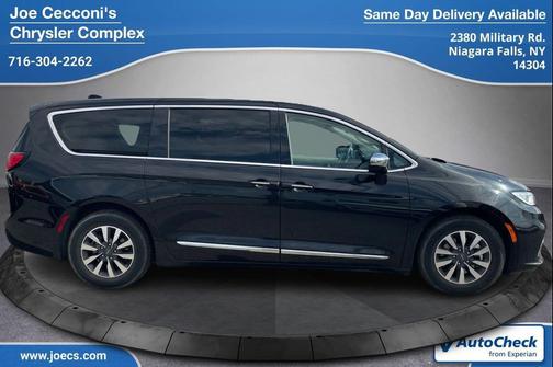 Brilliant Black Crystal Pearlcoat 2023 Chrysler Pacifica Hybrid Limited
